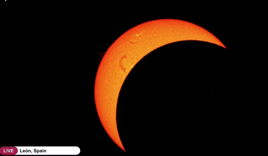 Impactante eclipse total de sol 